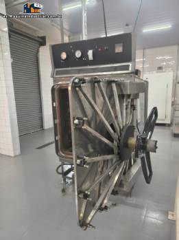 Industria dedicada a la fabricaci�n de alimentos naturales para mascotas esterilizados en autoclave, envasados   en frascos y latas, con una capacidad de 3 toneladas diarias.
