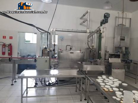 L�nea para llenado de salmuera, inserci�n manual de producto y taponado autom�tico