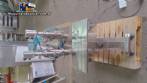 Mquina llenadora con 2 boquillas para lquidos y enroscador de tapn pilfer