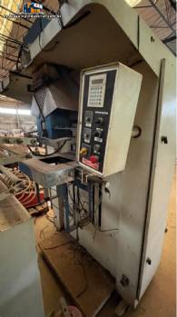 M�quina envasadora Raumak para productos en polvo.