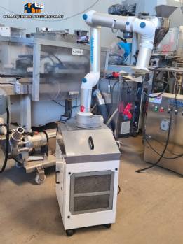 Ventilador extractor m�vil Nederman con brazo articulado y carcasa de filtro
