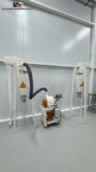 Molino centr�fugo de martillos Vieira MCS 190 con motor de 3 HP, 10 kg por hora.