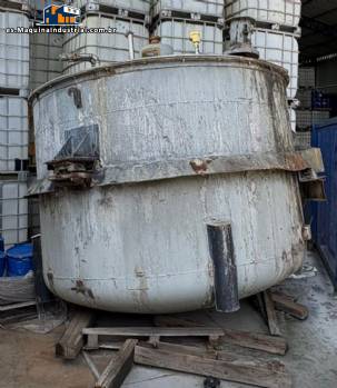 Batidora de acero inoxidable con capacidad de 10.000 litros y motor de 7,5 HP.