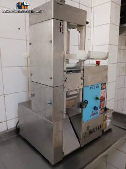 M�quina para hacer ravioles y sorrentino Indiana PRT 120, hasta 60 kg por hora.