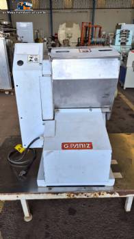 Amasadora de sobremesa basculante Sigma, modelo G. Paniz, para 5 kg de masa preparada.