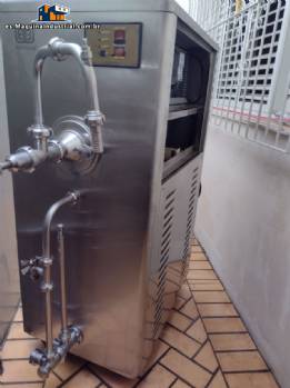 M�quina de producci�n continua de helados y a�a�, marca Bertollo, 200 litros por hora.