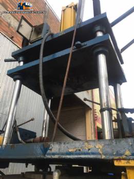 M�quina de moldeo por inyecci�n de aluminio a baja presi�n DJ Fornos