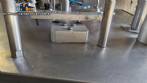 M�quina rotativa de acero inoxidable para llenado, dosificaci�n y sellado, con junta de aluminio, para tarros, vasos y botellas Delgo.