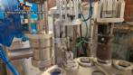 M�quina rotativa de acero inoxidable para llenado, dosificaci�n y sellado, con junta de aluminio, para tarros, vasos y botellas Delgo.