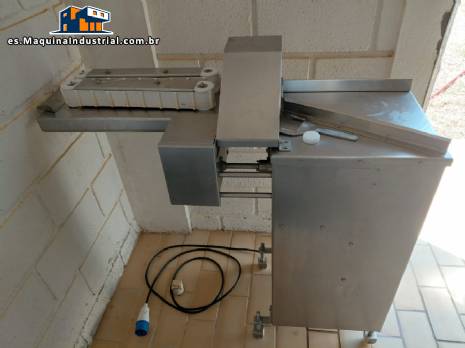 M�quina atadora de embutidos Perini de acero inoxidable, 500 kg por hora.