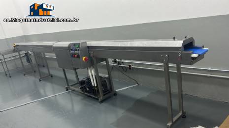 M�quina de recubrimiento de chocolate con t�nel de enfriamiento para recubrimientos y decoraci�n de chocolate AGUIATECH.