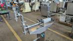 M�quina semiautom�tica de llenado de l�quidos de acero inoxidable con 1 boquilla.