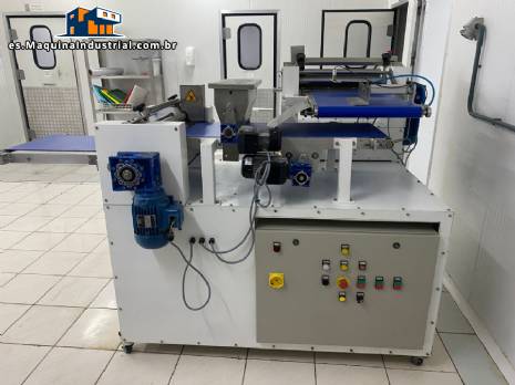 Laminadora de masa de pizza, Leader 400 kg, hasta 400 kg por hora. Laminadora de masa de pizza, Leader 400 kg, hasta 400 kg por hora.